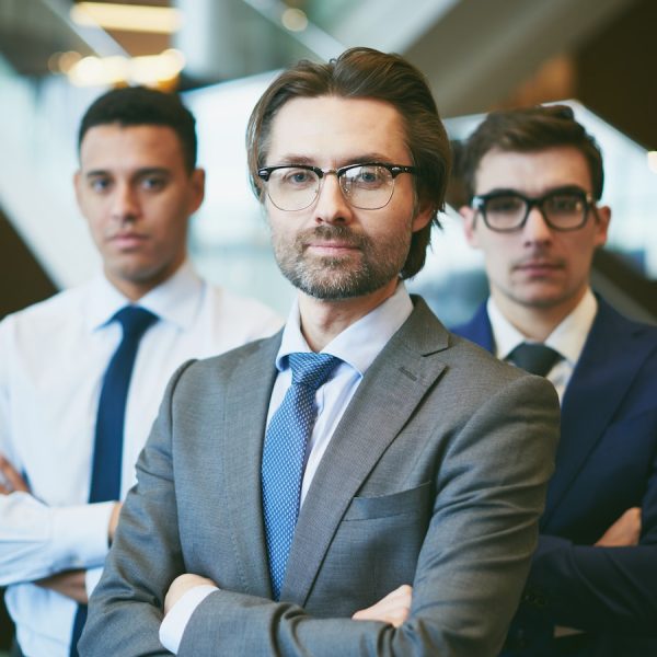 professional-businessmen-work_1098-102